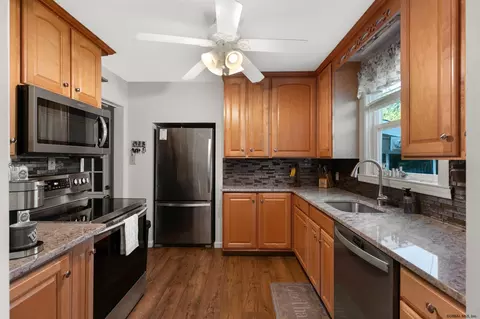 313 Nimitz Rd, Schenectady, NY 12304 photo 5