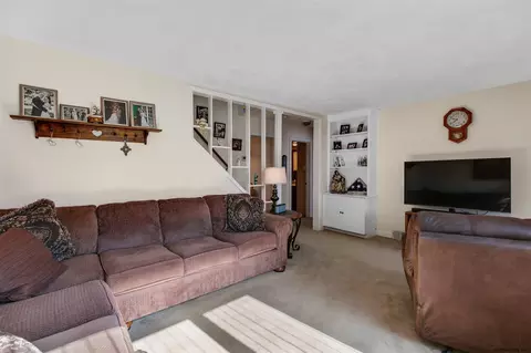 313 Nimitz Rd, Schenectady, NY 12304 photo 2