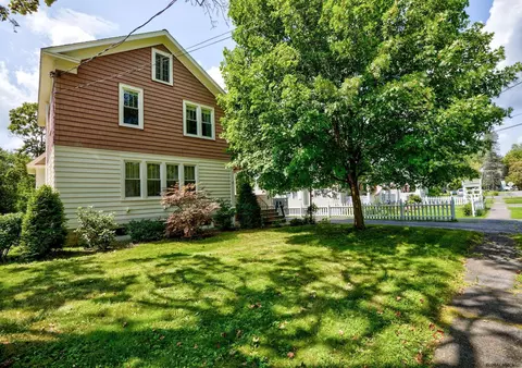 5 Bedell Ave, Delmar, NY 12054 photo 2