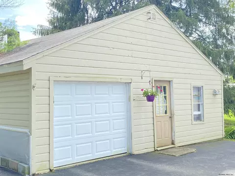 34 Crescent Rd, Eagle Bridge, NY 12057 photo 9