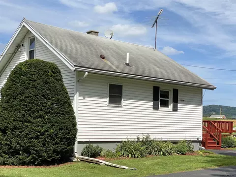 34 Crescent Rd, Eagle Bridge, NY 12057 photo 4