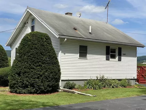 34 Crescent Rd, Eagle Bridge, NY 12057 photo 3