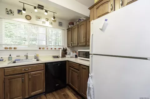 11 Willow Dr, Delmar, NY 12054 photo 6