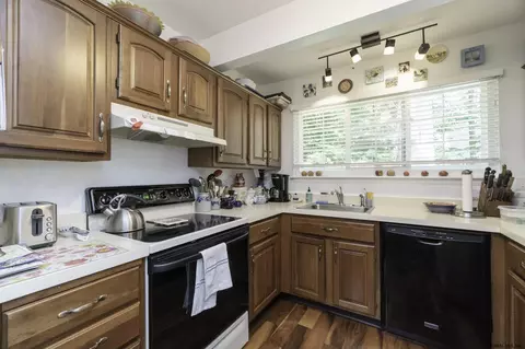 11 Willow Dr, Delmar, NY 12054 photo 7