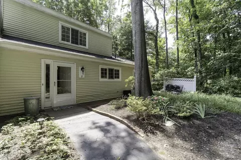 11 Willow Dr, Delmar, NY 12054 photo 2