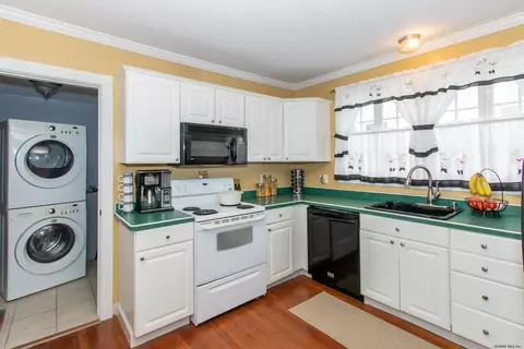 1918 Osterlitz Ave, Schenectady, NY 12306 photo 12