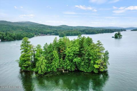 1 Hiawatha, Bolton, NY 12814