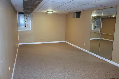 202 Shereen Ct, Schenectady, NY 12304 photo 31