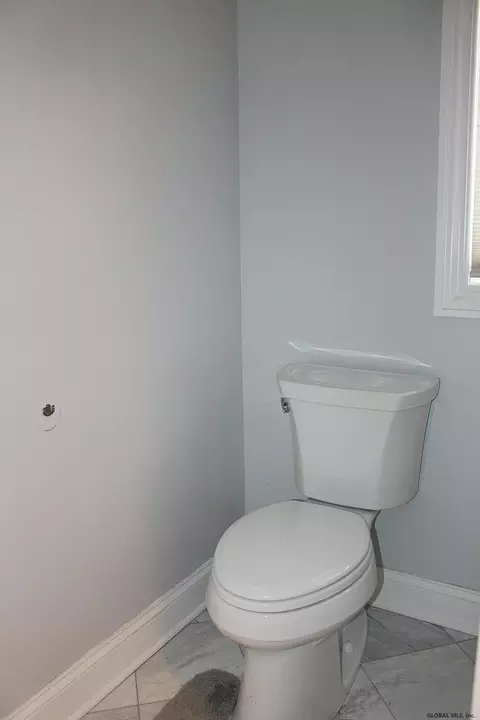 202 Shereen Ct, Schenectady, NY 12304 photo 20
