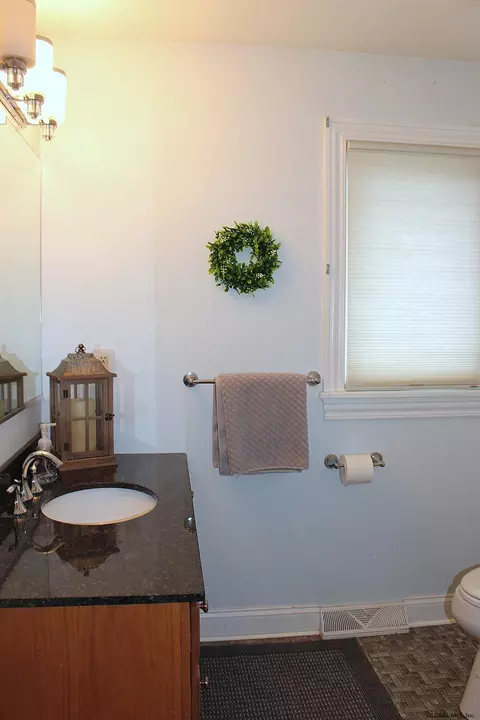 202 Shereen Ct, Schenectady, NY 12304 photo 12