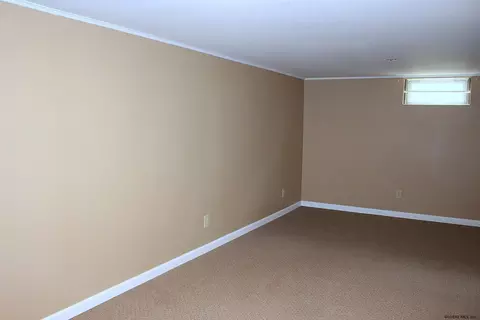 202 Shereen Ct, Schenectady, NY 12304 photo 26