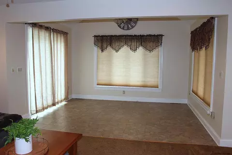 202 Shereen Ct, Schenectady, NY 12304 photo 8