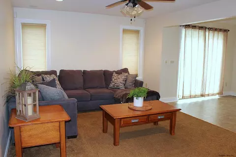 202 Shereen Ct, Schenectady, NY 12304 photo 7