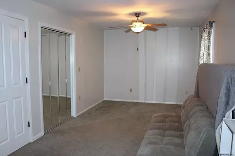 202 Shereen Ct, Schenectady, NY 12304 photo 24