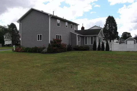 202 Shereen Ct, Schenectady, NY 12304 photo 38