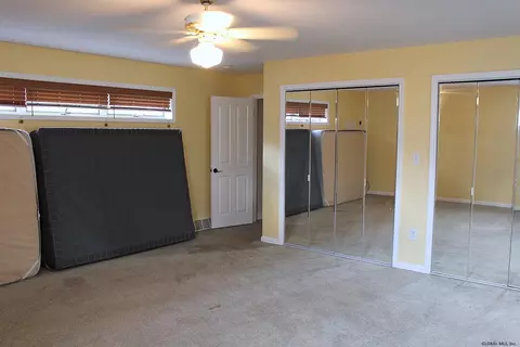 202 Shereen Ct, Schenectady, NY 12304 photo 15