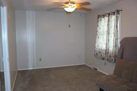 202 Shereen Ct, Schenectady, NY 12304 photo 23