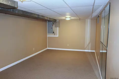 202 Shereen Ct, Schenectady, NY 12304 photo 32