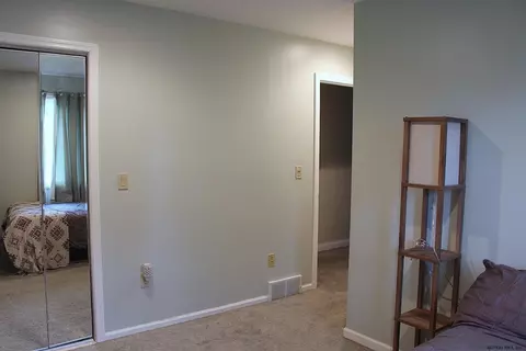 202 Shereen Ct, Schenectady, NY 12304 photo 22