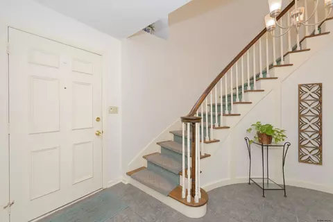 35 Windsor Ct, Delmar, NY 12054 photo 6