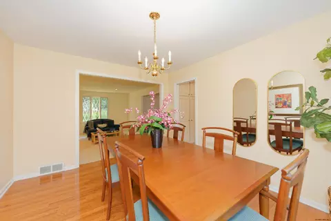 35 Windsor Ct, Delmar, NY 12054 photo 13