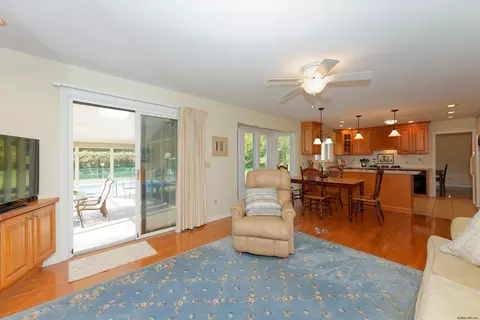 35 Windsor Ct, Delmar, NY 12054 photo 22