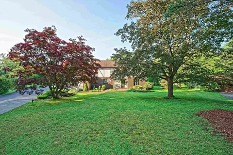 35 Windsor Ct, Delmar, NY 12054 photo 4