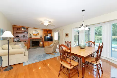 35 Windsor Ct, Delmar, NY 12054 photo 14