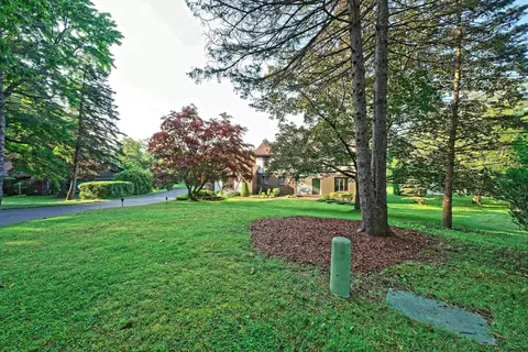 35 Windsor Ct, Delmar, NY 12054 photo 3