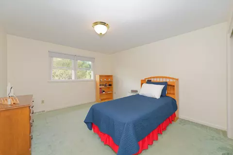 35 Windsor Ct, Delmar, NY 12054 photo 32
