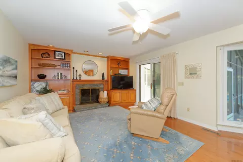 35 Windsor Ct, Delmar, NY 12054 photo 20