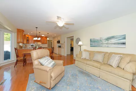 35 Windsor Ct, Delmar, NY 12054 photo 21