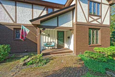35 Windsor Ct, Delmar, NY 12054 photo 5
