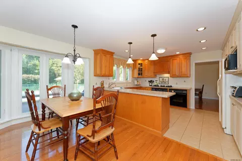 35 Windsor Ct, Delmar, NY 12054 photo 15