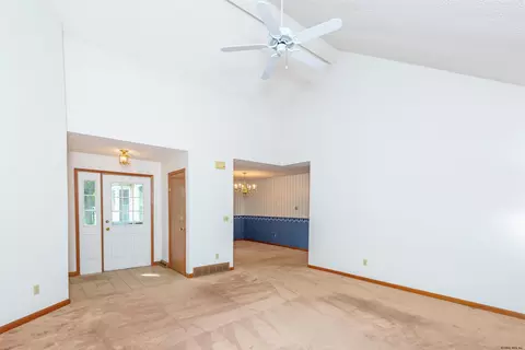 70 Commonwealth Dr, Glenmont, NY 12077 photo 4