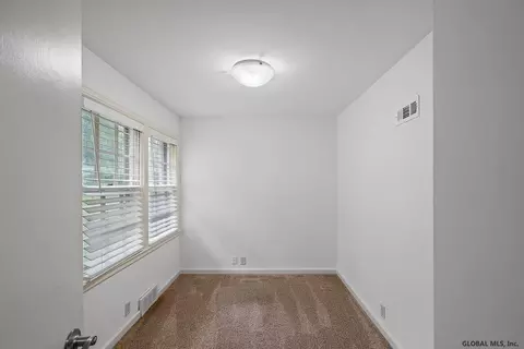243 Eastholm Rd, Schenectady, NY 12304 photo 33