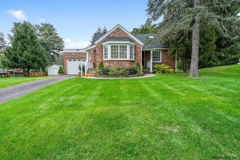 243 Eastholm Rd, Schenectady, NY 12304 photo 2