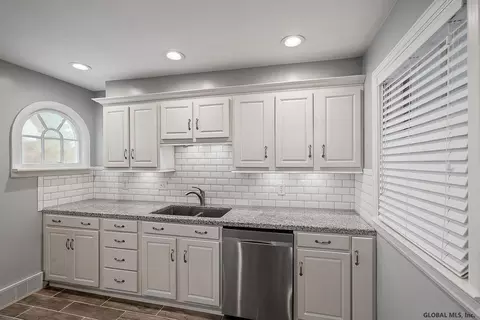 243 Eastholm Rd, Schenectady, NY 12304 photo 42