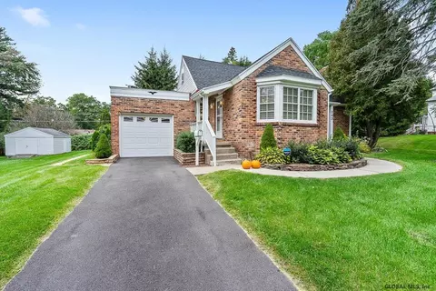243 Eastholm Rd, Schenectady, NY 12304 photo 1