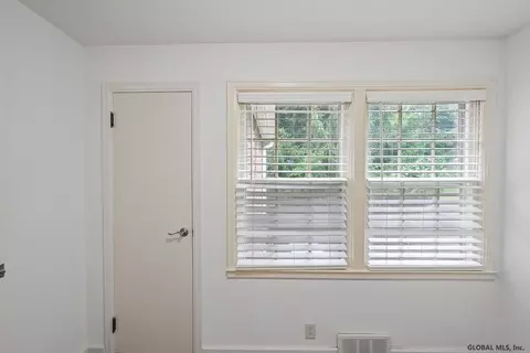 243 Eastholm Rd, Schenectady, NY 12304 photo 35