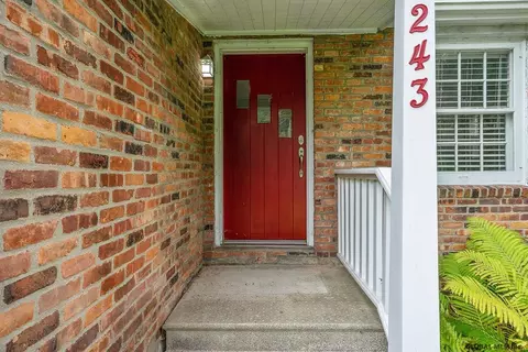 243 Eastholm Rd, Schenectady, NY 12304 photo 5