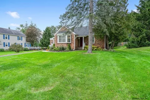 243 Eastholm Rd, Schenectady, NY 12304 photo 3