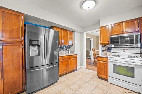 65 Fairlawn Dr, Selkirk, NY 12158 photo 11