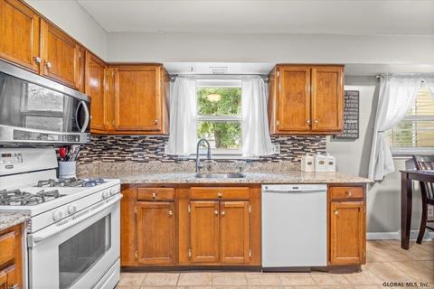 65 Fairlawn Dr, Selkirk, NY 12158 photo 12