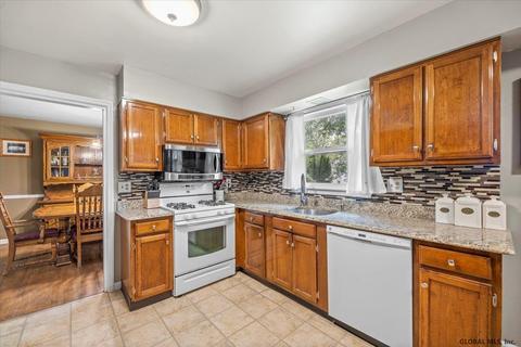 65 Fairlawn Dr, Selkirk, NY 12158 photo 8