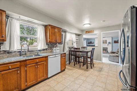 65 Fairlawn Dr, Selkirk, NY 12158 photo 9