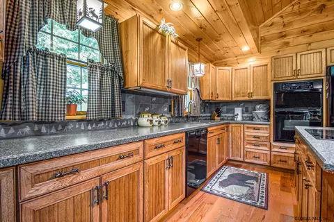 24 Brookview Dr, Schenectady, NY 12303 photo 2