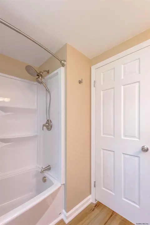 24 Longwood Dr, Delmar, NY 12054 photo 21
