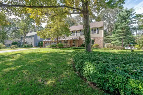 24 Longwood Dr, Delmar, NY 12054 photo 3