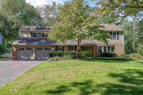24 Longwood Dr, Delmar, NY 12054 photo 1